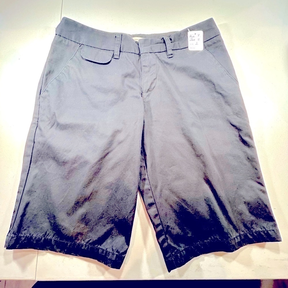 D15.7 Merona Bermuda shorts, black. Size 2